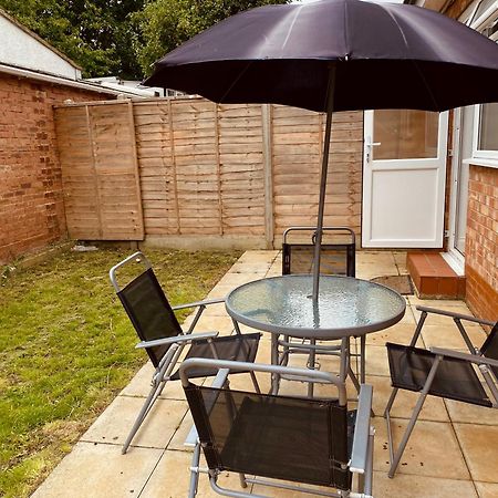 Modern 1-Bed Apt 30Min To Central London & Parking Екстериор снимка