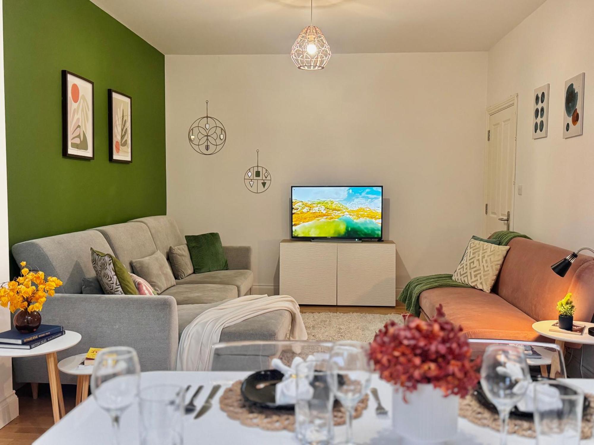 Modern 1-Bed Apt 30Min To Central London & Parking Екстериор снимка