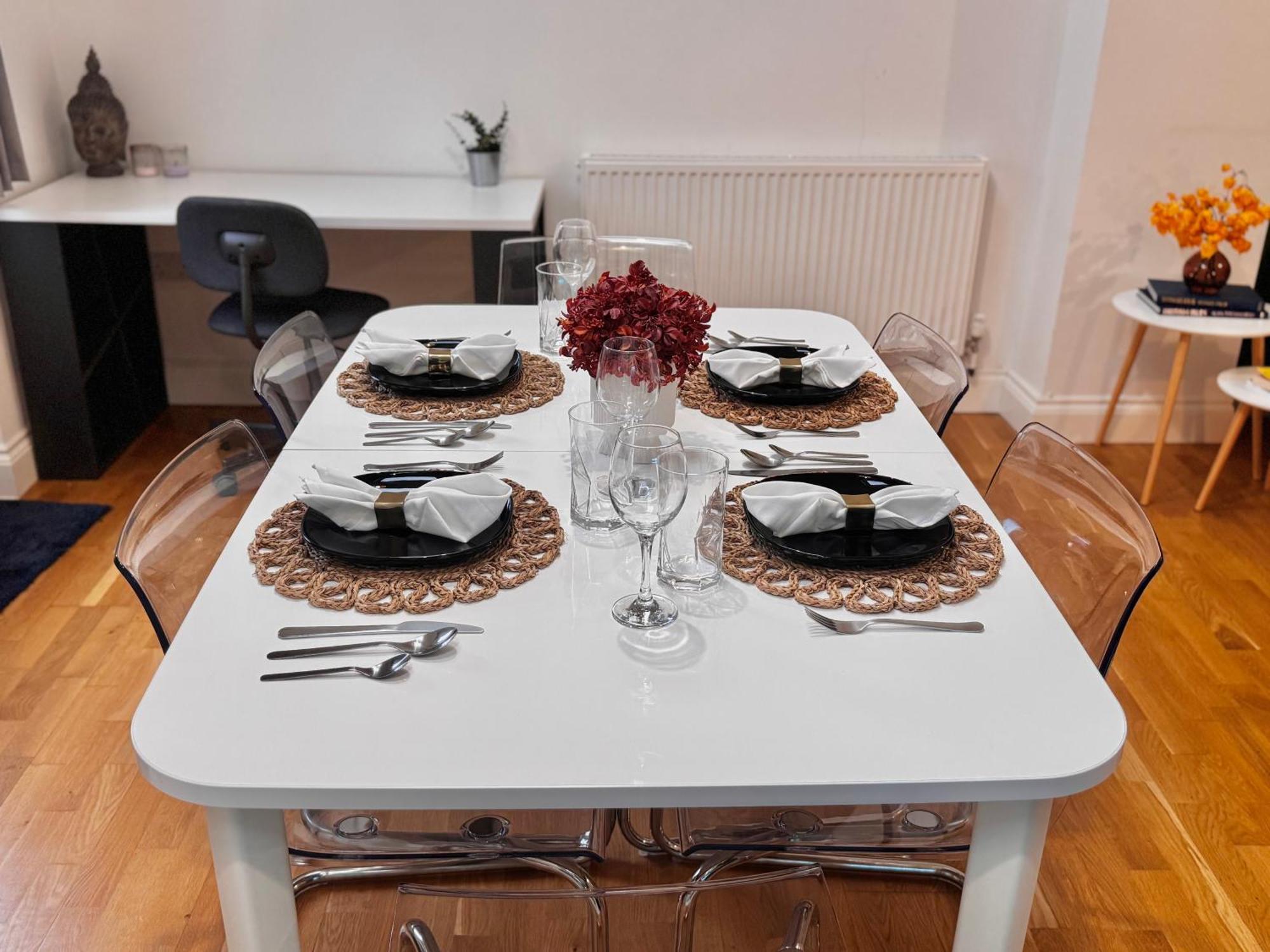 Modern 1-Bed Apt 30Min To Central London & Parking Екстериор снимка