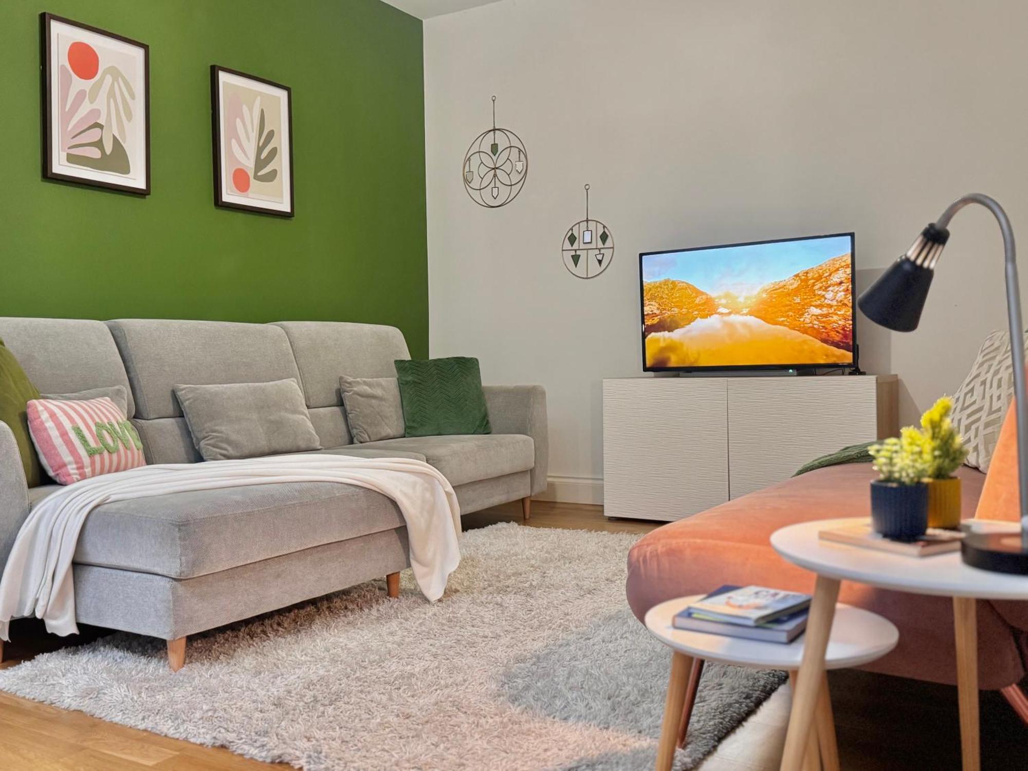 Modern 1-Bed Apt 30Min To Central London & Parking Екстериор снимка