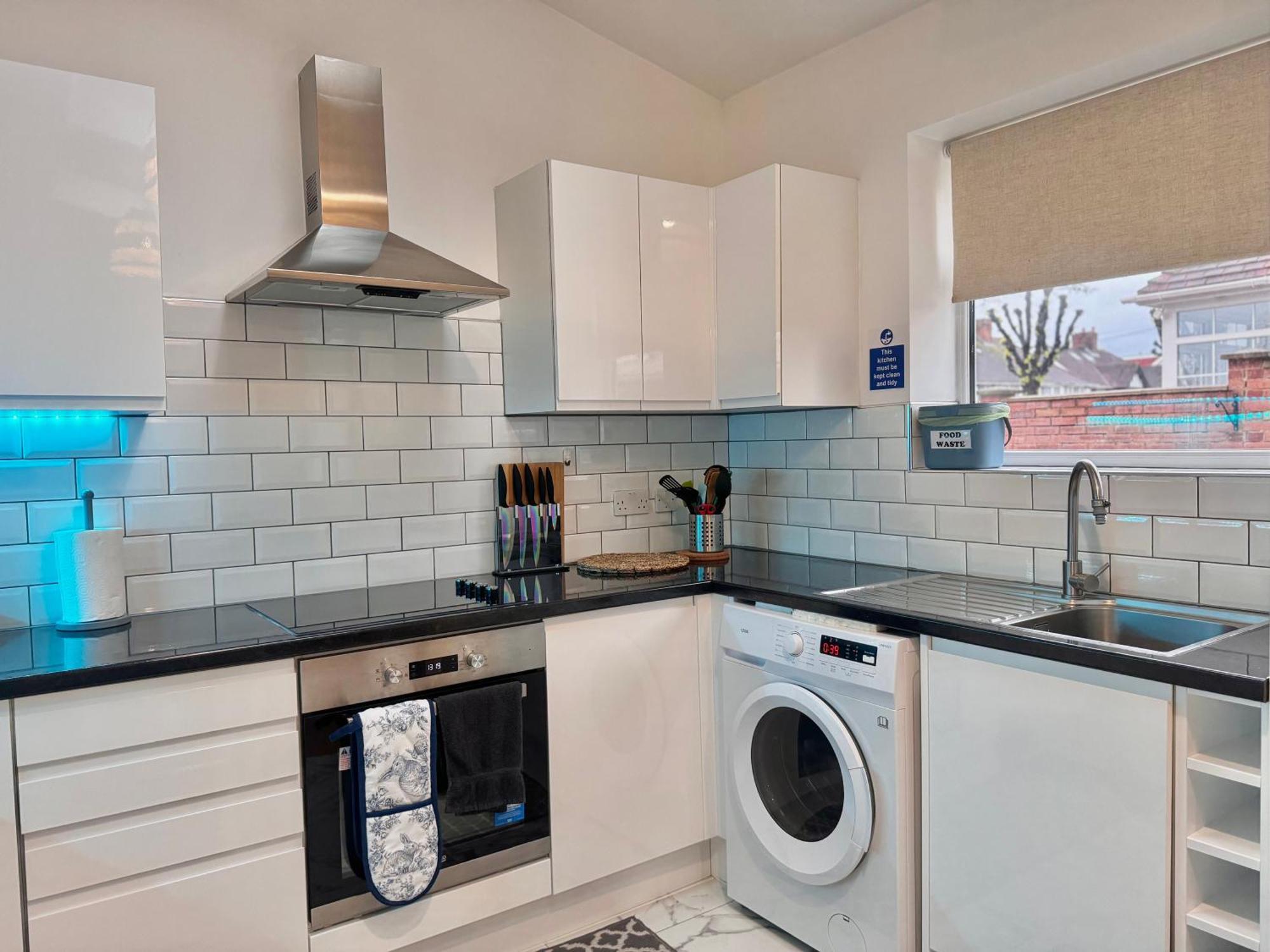 Modern 1-Bed Apt 30Min To Central London & Parking Екстериор снимка