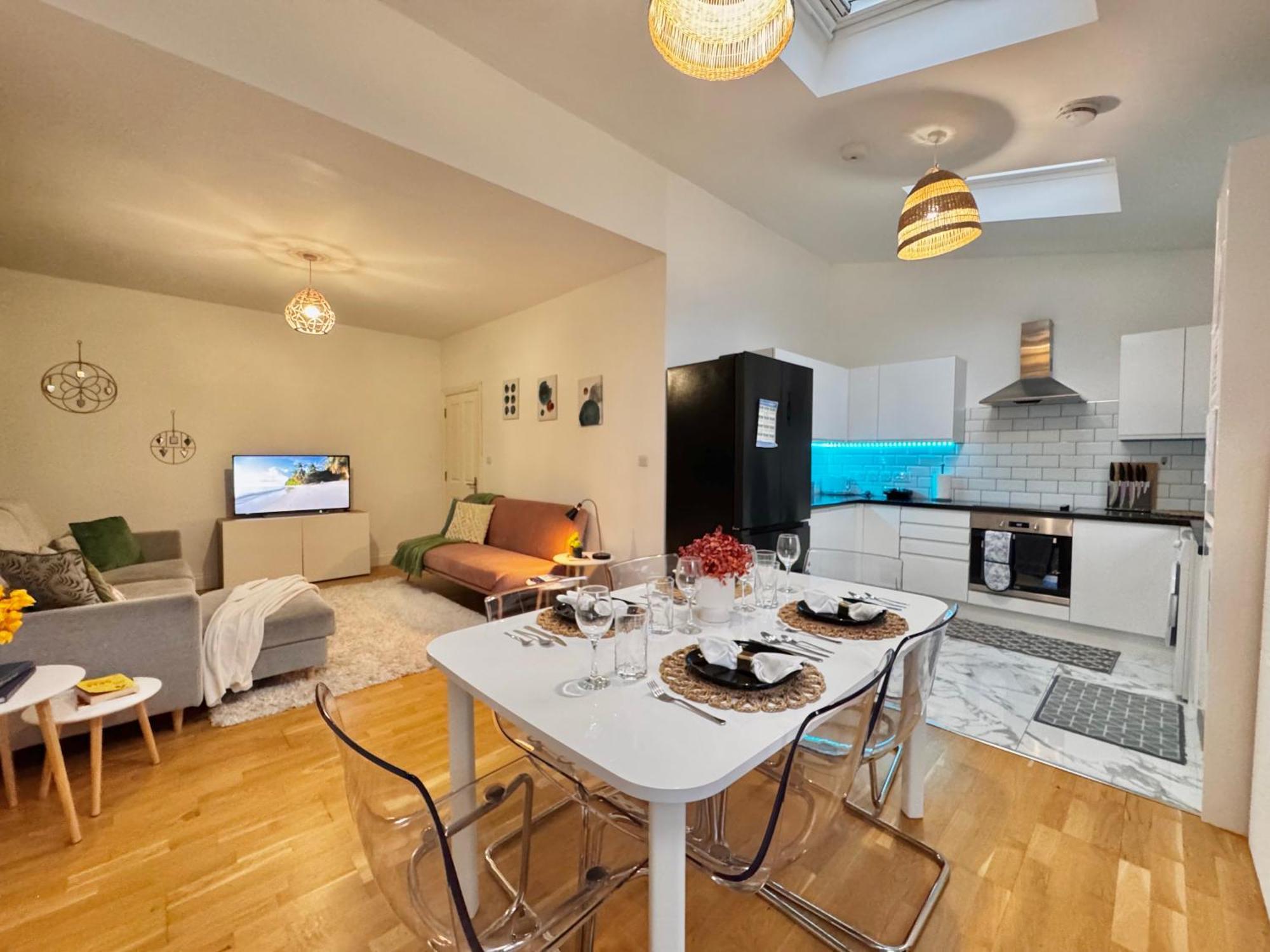 Modern 1-Bed Apt 30Min To Central London & Parking Екстериор снимка