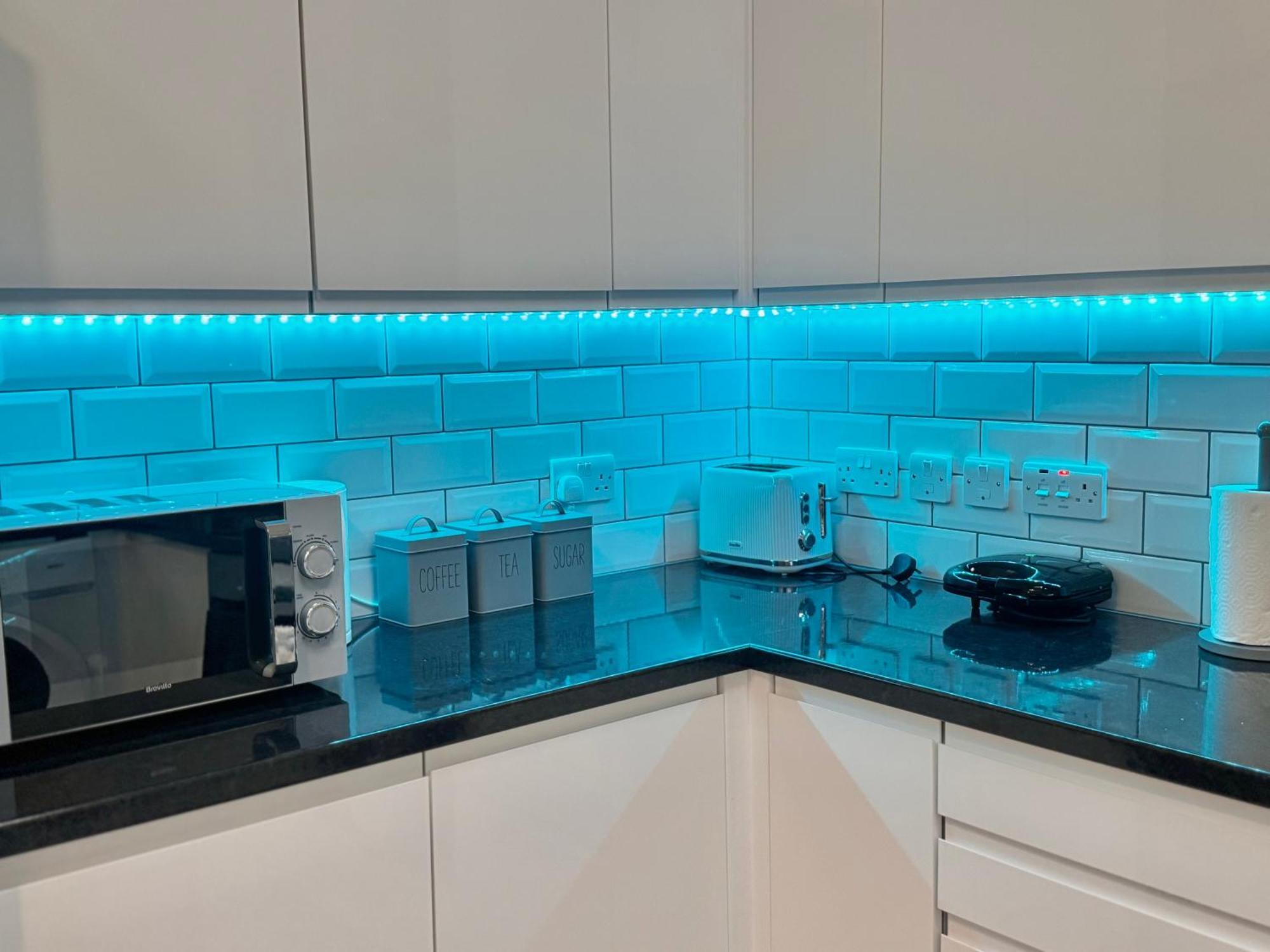 Modern 1-Bed Apt 30Min To Central London & Parking Екстериор снимка