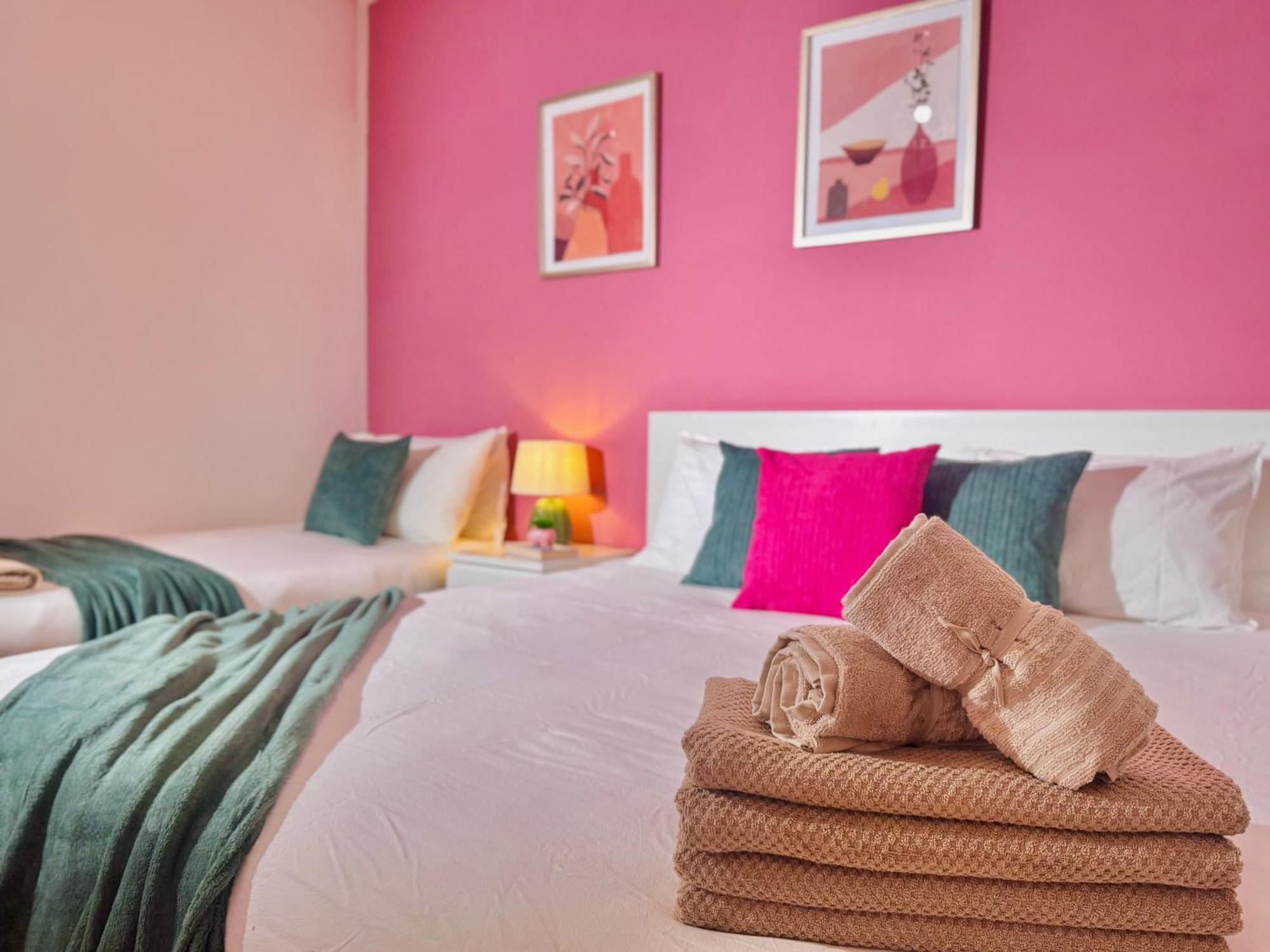 Modern 1-Bed Apt 30Min To Central London & Parking Екстериор снимка